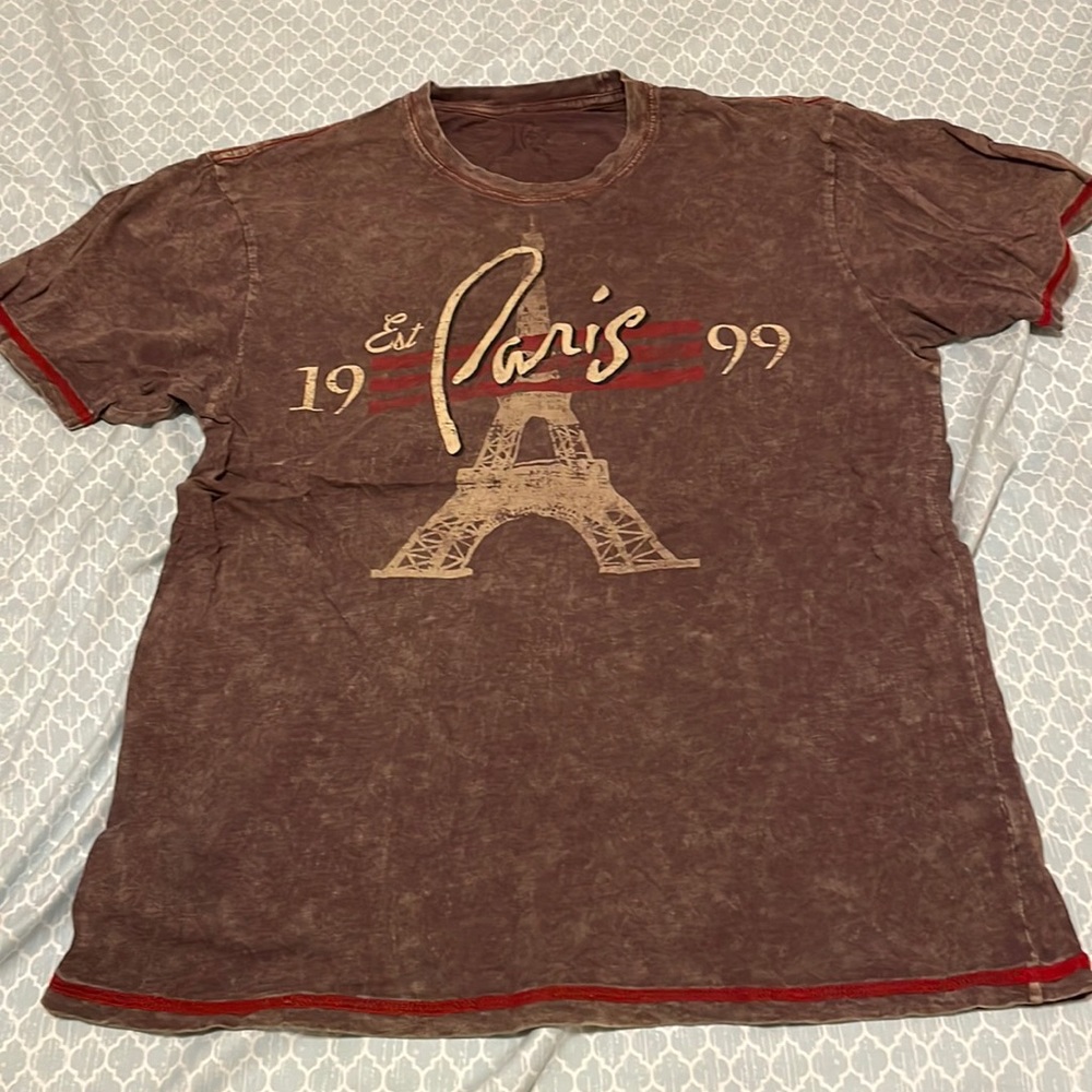 Men’s Paris Las Vegas t-shirt medium.
